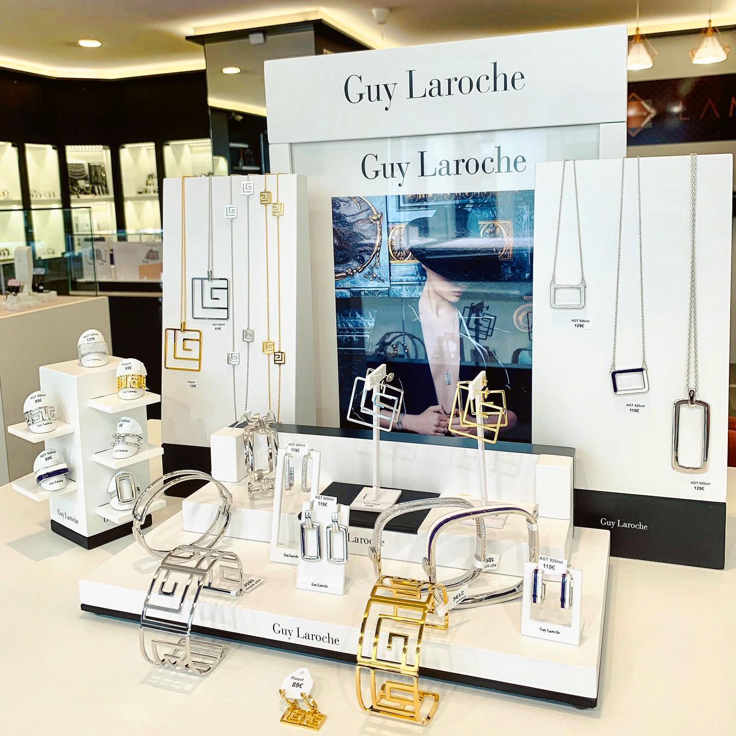 bijoux guy laroche.png